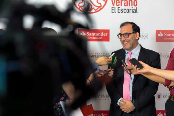 Velasco ve “normal” que se hable de los jueces, pero desde el respeto